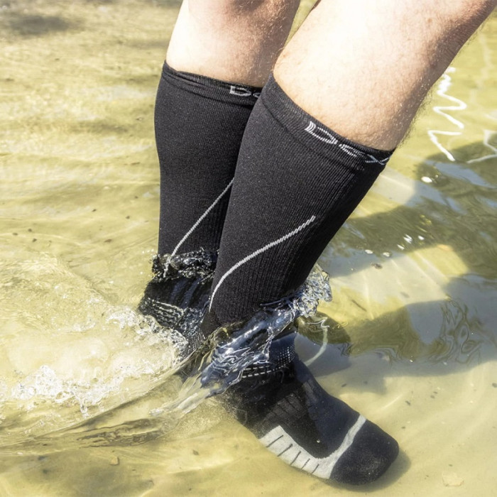 Носки водонепроницаемые DexShell Mudder, черные с серыми полосками (DS635GRY)