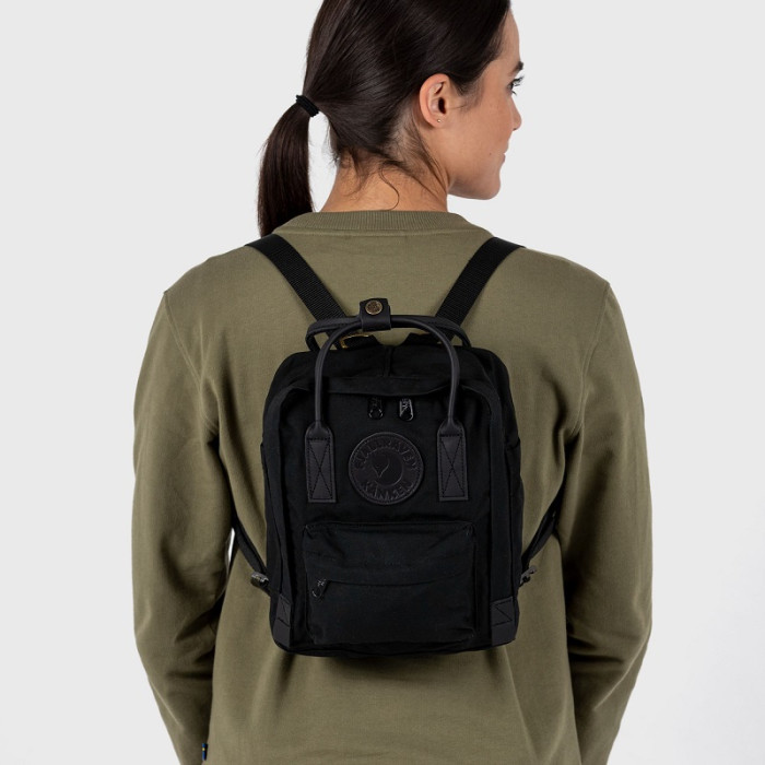 Рюкзак Fjallraven Kanken No.2 Mini Black Black (24261.550)