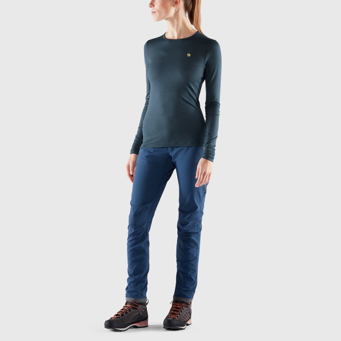 Термофутболка женская Fjallraven Bergtagen Thinwool LS Black (89886.550)