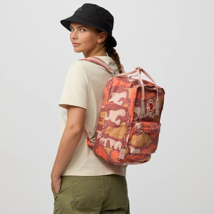 Рюкзак Fjallraven Kanken Graphics Laptop 15, Chalk Rose/Hidden Animals (23200359.302-986)