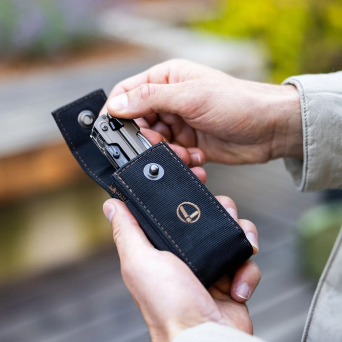 Чехол для мультитула Leatherman Nylon Sheath W/Pockets Large 4.75", черный нейлон с бронзовыми деталями и карманами-резинками (939952)