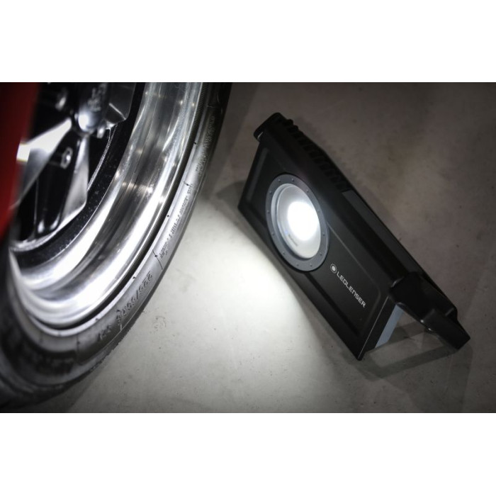 Фонарь-прожектор LedLenser IF8R с функцией PowerBank и Bluetooth (502002)