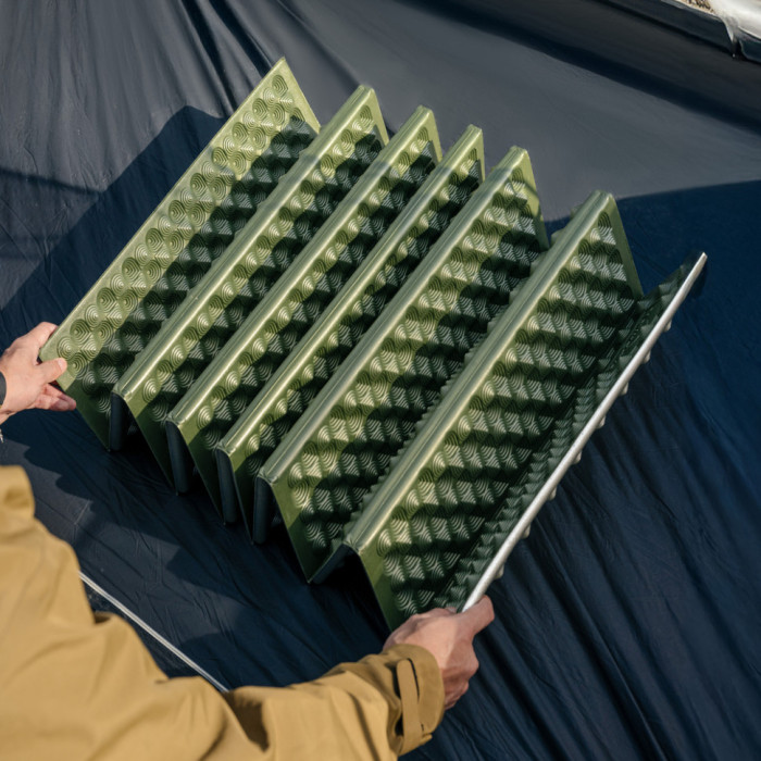 Коврик туристический складной одноместный IXPE Naturehike CNK2650WS010 с алюминиевой пленкой, 200x60x2.3 см, зеленый (6977465865663)