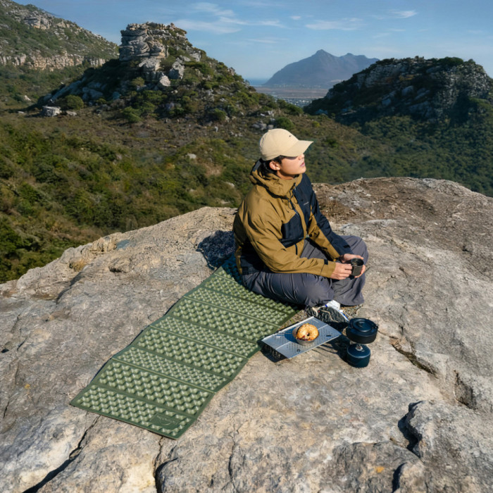 Коврик туристический складной одноместный IXPE Naturehike CNK2650WS010 с алюминиевой пленкой, 200x60x2.3 см, зеленый (6977465865663)