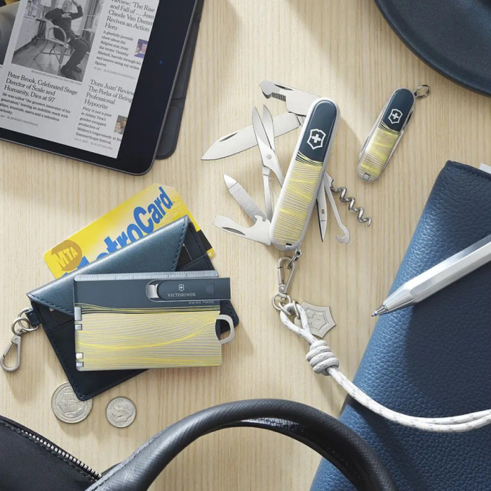 Ніж швейцарський Victorinox Classic SD New York Style (0.6223.E223)