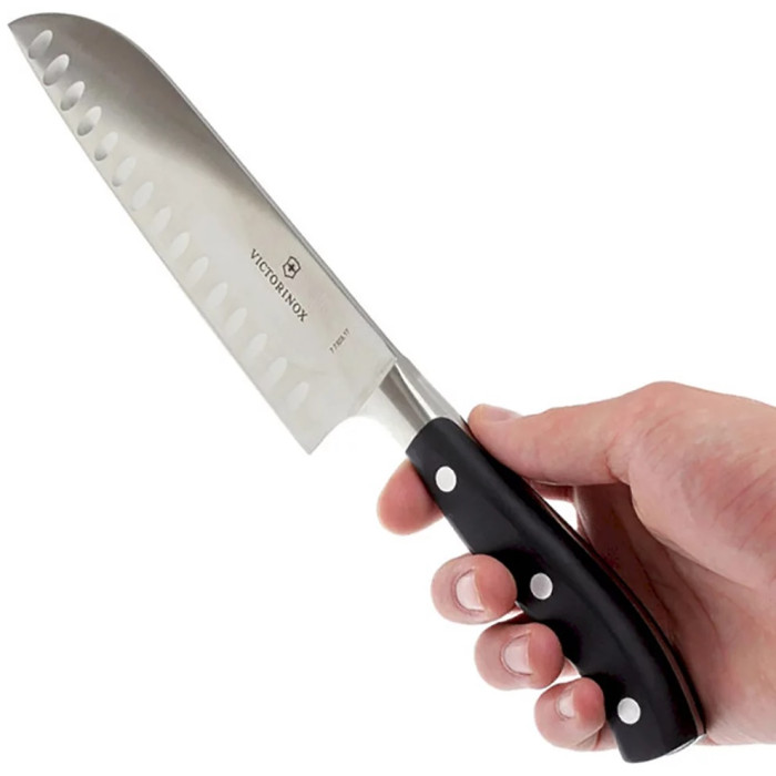 Нож кухонный Victorinox Grand Maitre Santoku, 17 cm (7.7323.17G)